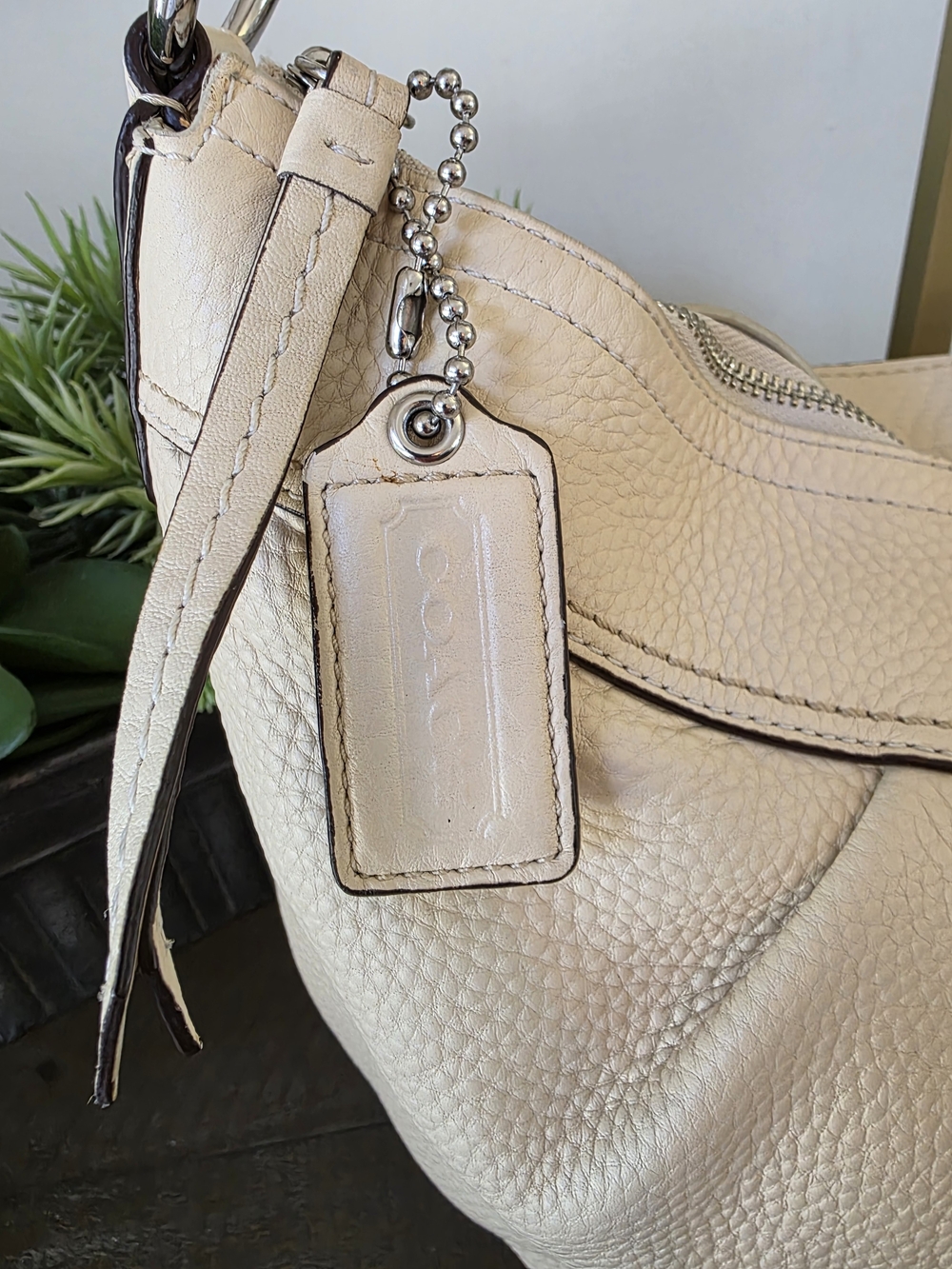 Coach Soho Pleated Hobo Shoulder Bag Buttercream Pebble Leather Buckle Y2K - Picture 2 of 16